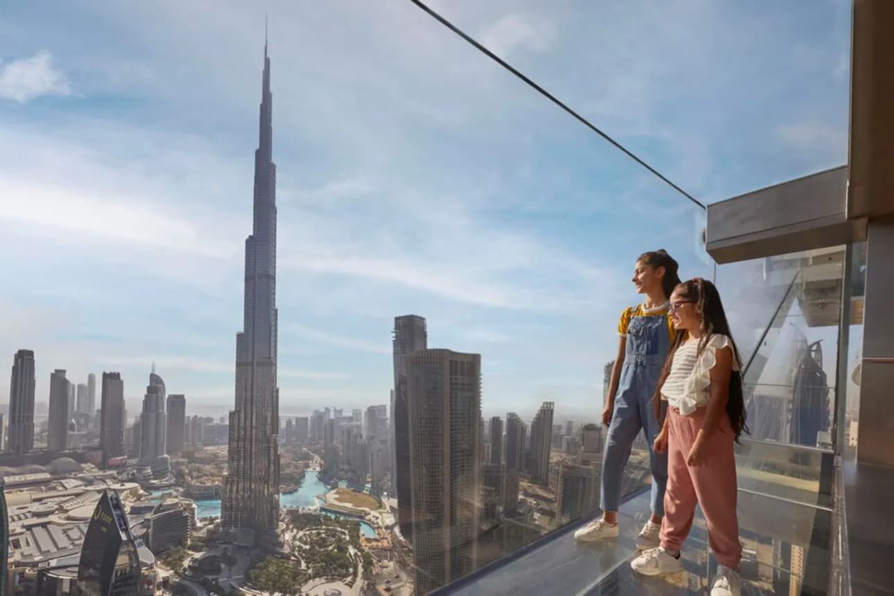 قمة برج خليفة – تذكرة سيلفر + منصة المشاهدة سكاي فيوز - Image 1